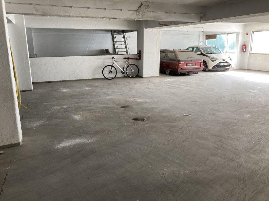 Lugar de garagem na  Rua dos arneiros (benfica)