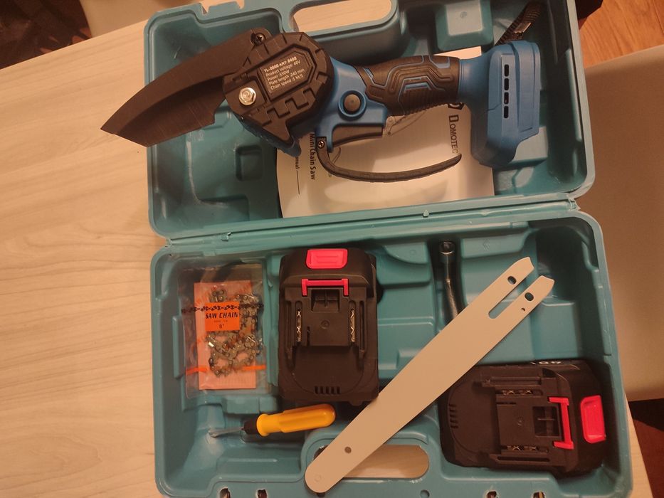 Акумуляторна міні пила