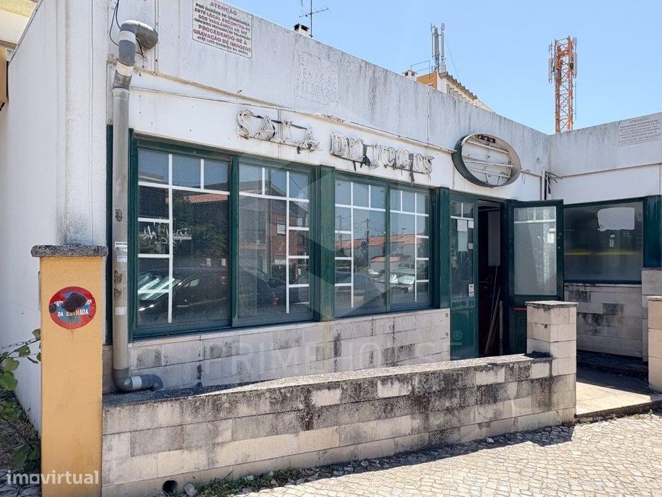 Espaço para comércio, armazém ou serviços