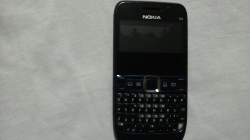 NOKIA E 63 com carregador