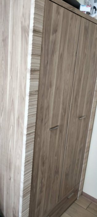 Sprzedam szafę w bardzo dobrym stanie.