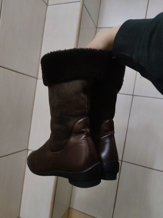 buty obuwie 39  krótkie kozaczki kozaki brązowe kremowe licowane zamsz