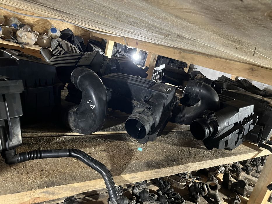 Корпус повітряного фільтра Volkswagen Skoda Audi