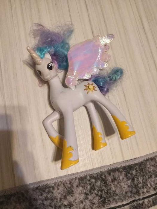 figurka księżniczka Celestia z serii My Little Pony od Hasbro