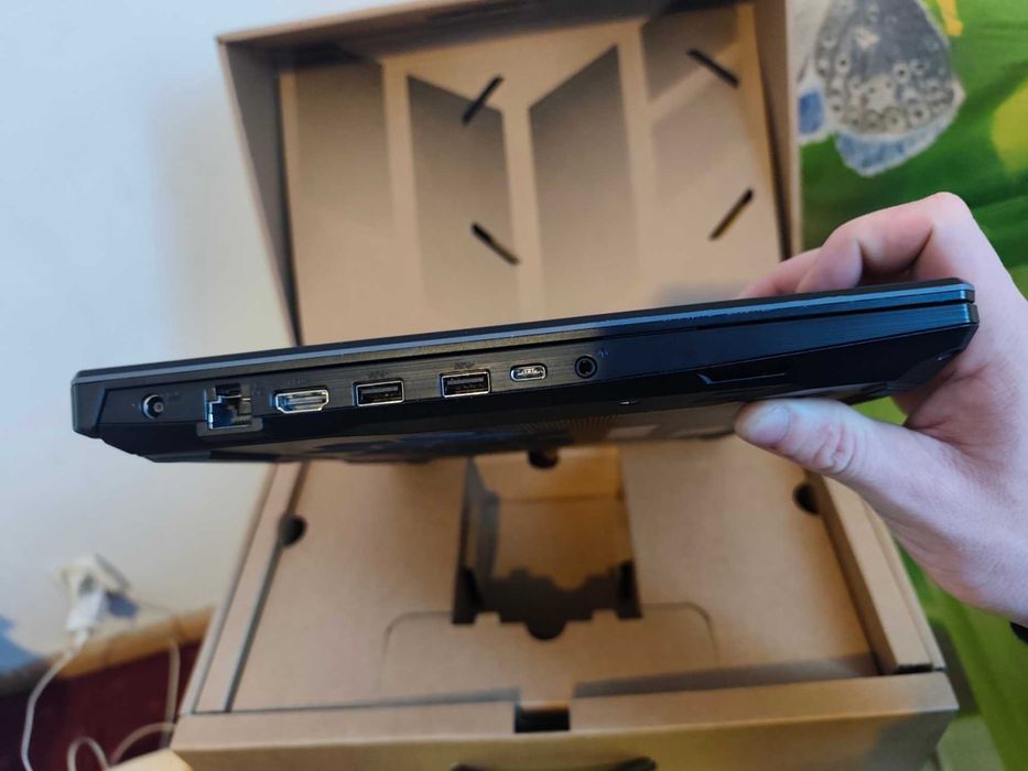 laptop ASUS TUF Gaming A15 FA506NC-R5165W.