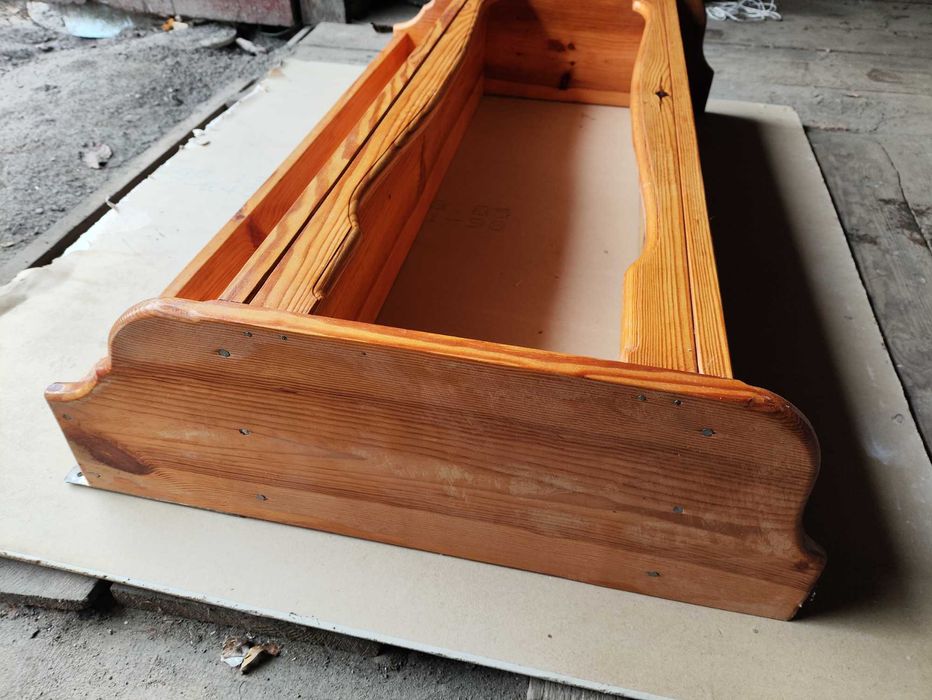 Поличка для книг