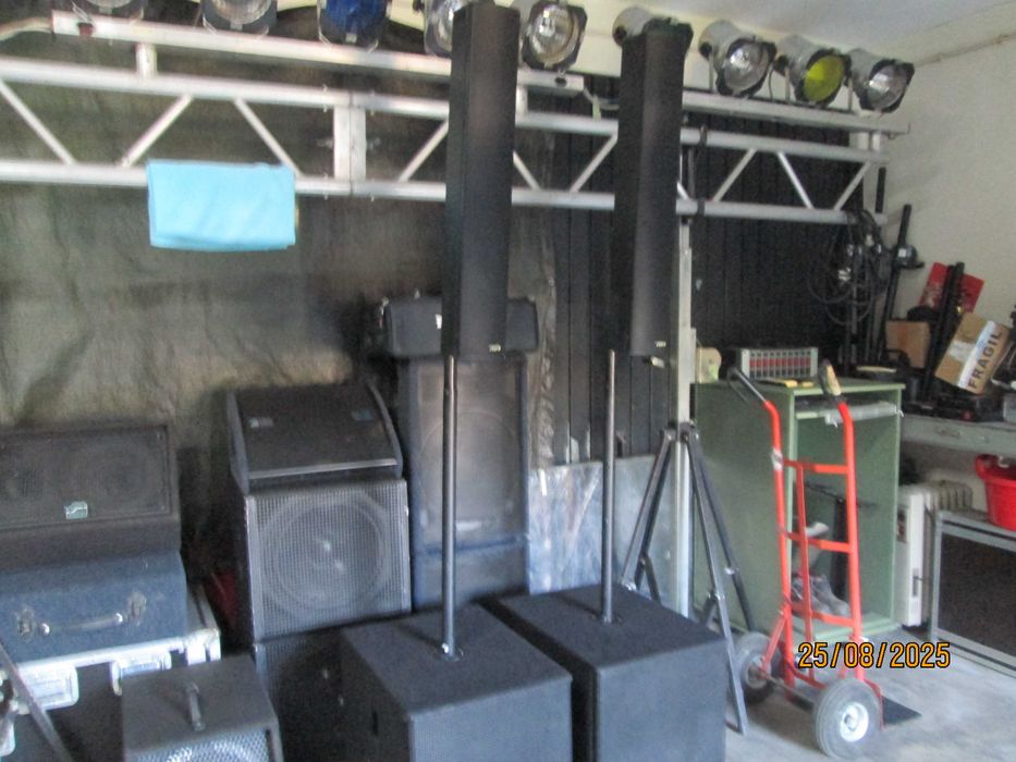 Vario material de som em excelente estado.