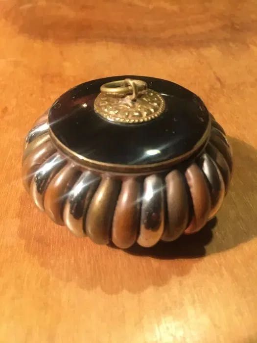 Box - vintage - various metals - 6 x 4 cm/s