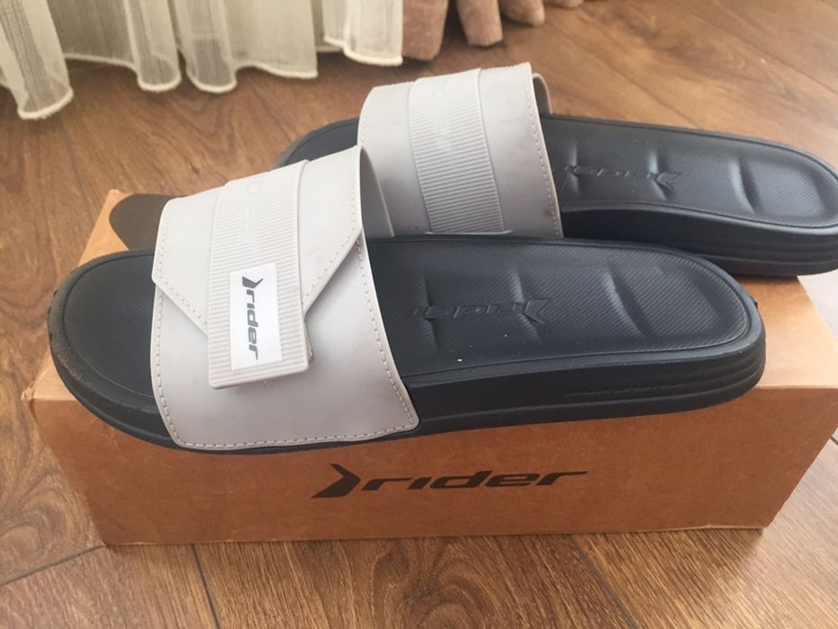 Шлепки фирмы Rider.