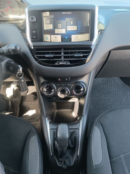 Peugeot 208 1.2 pluetech COMO NOVO