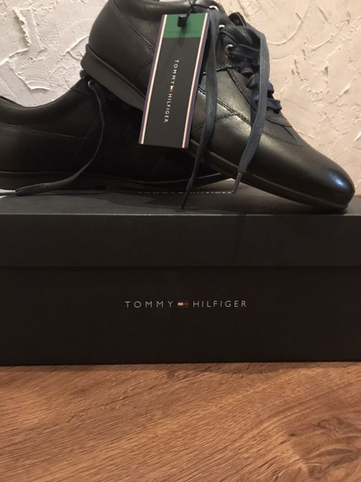 Полуботинки Tommy Hilfiger (кроссовки) оригинальные кожаные.