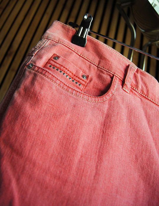 Przecierane spodnie jeansowe roz koral Zerres markowe