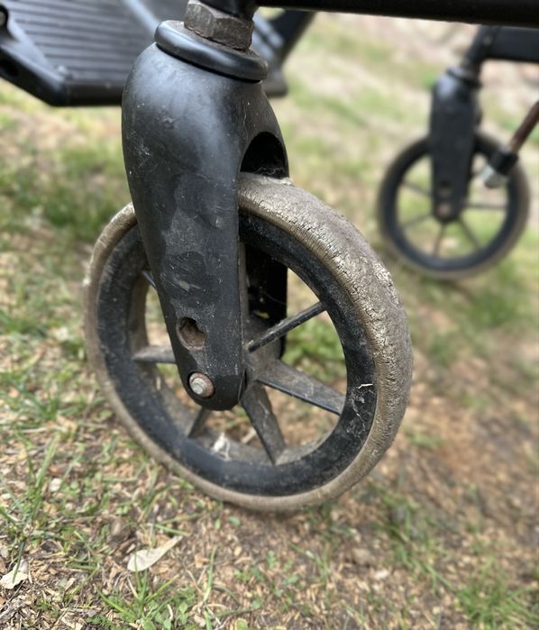 Инвалидная коляска в отличном состоянии