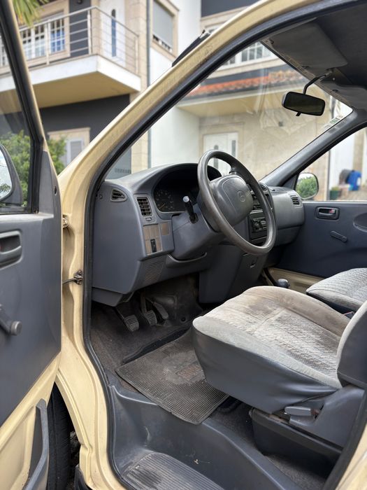 Carrinha Toyota Hiace 1996 - Muito estimada