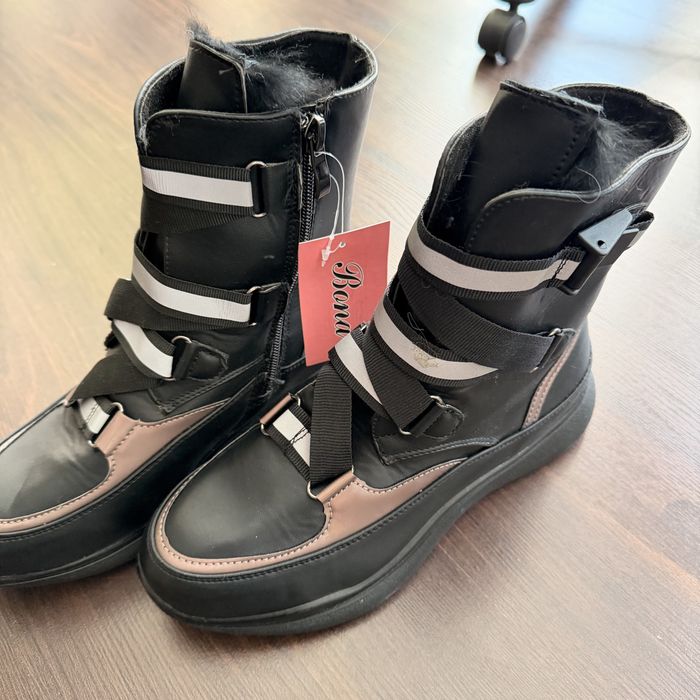 Зимові  чоботи  жіночі