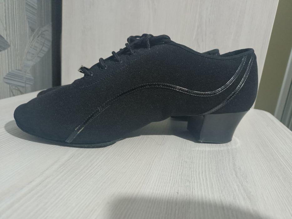 Туфлі. Латина. Устілка 27 см
