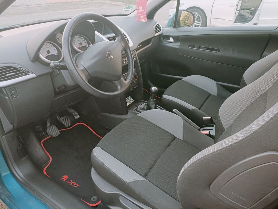 Piękny PEUGEOT 207 z niskim przebiegiem