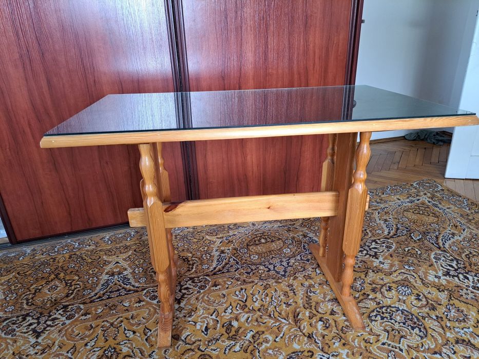 Stół kuchenny z szybą