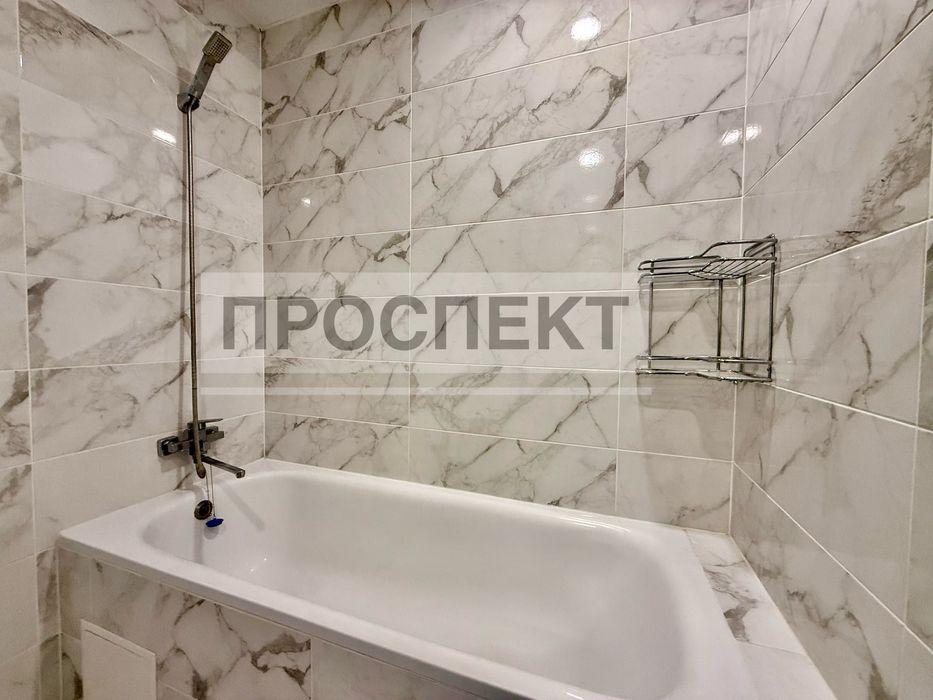 Продам 2-х кімн.квартиру з ремонтом пр-т Свободи ( Автономка)