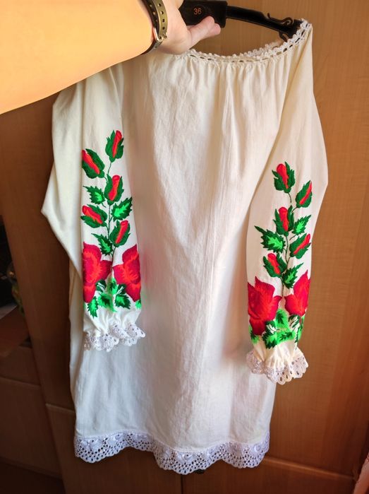 Вишивка для дівчинки ручної роботи