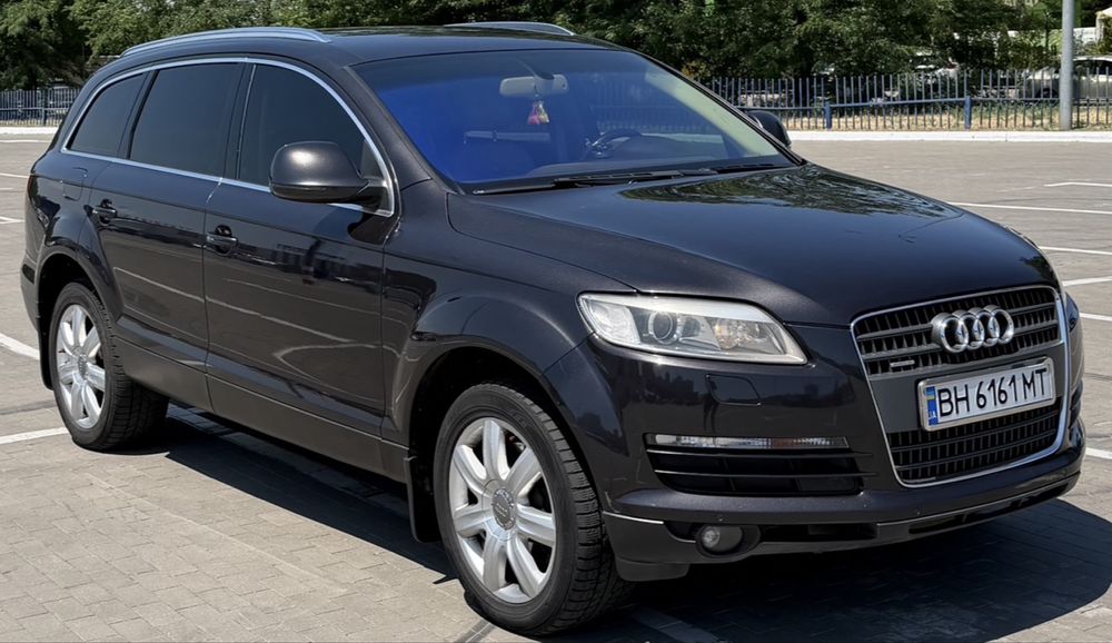 Продам Audi Q7 4.2 TFSI 2007 года.