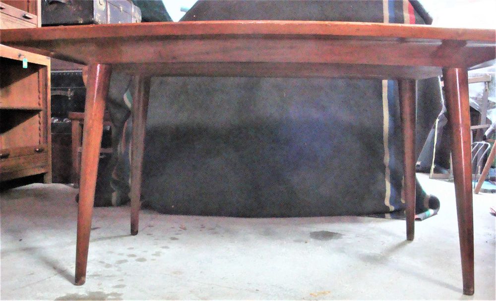 Cadeiras e mesa de sala com história