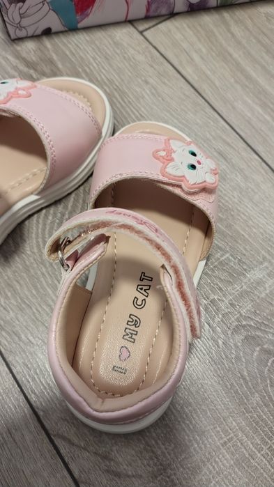 Sandały Disney Classic 25 długość w środku 16cm . Nowe