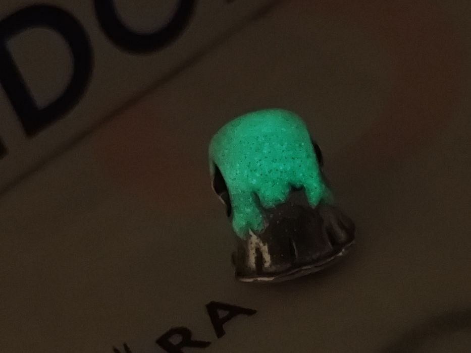 Conta fantasma da Pandora brilha no escuro