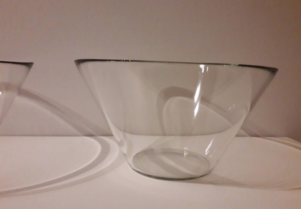Two large glass goblets435433046740183045