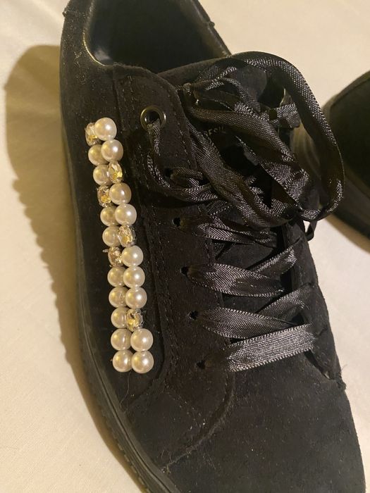 Tenis muito elegante com perolas XTI