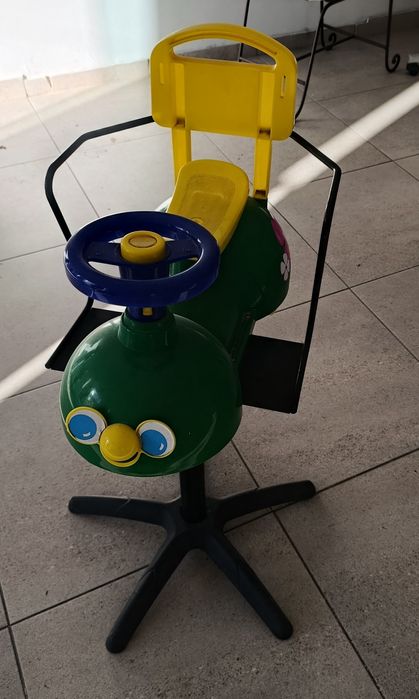 Cadeira criança para cabeleireiro.