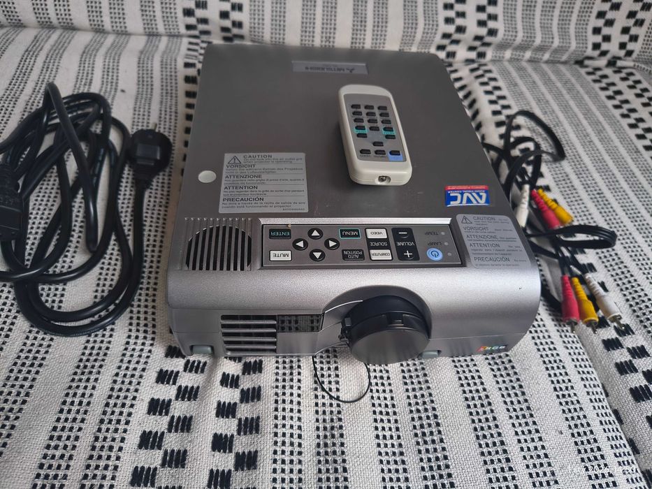 Rzutnik projektor Mitsubishi XL1XU, używany, pilot
