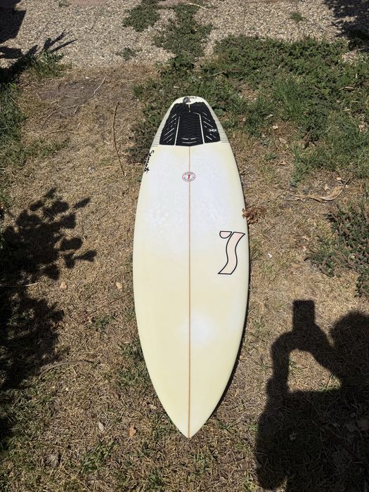 Prancha surf semente 5’7 epoxy com 28 litros
