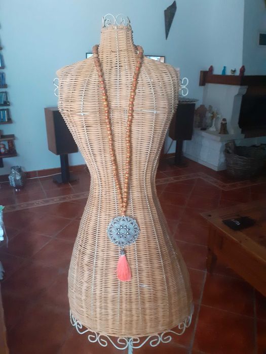 Fio Comprido com Medalhão da Bastta