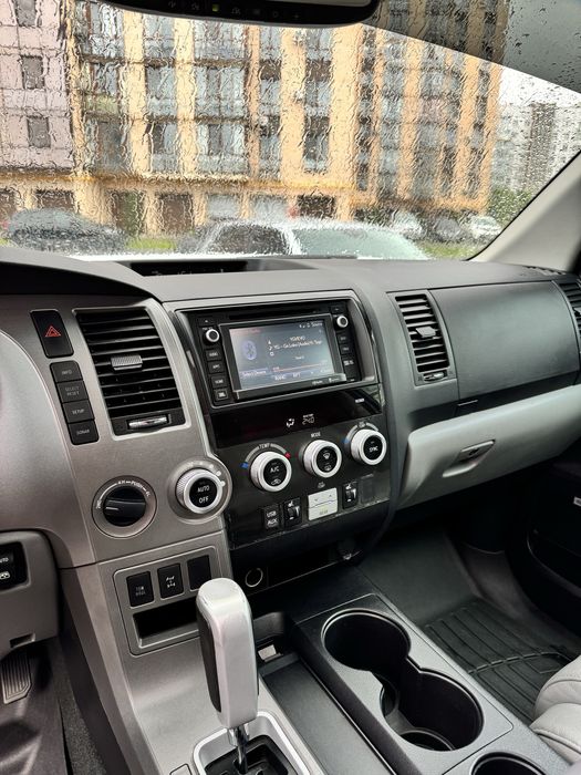 Toyota Sequoia 2014 ГАЗ/БЕНЗИН