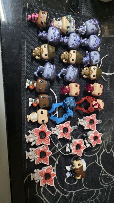 Bonecos strange things