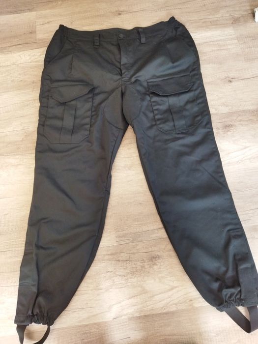 Nowe spodnie kieszenie przód i tył.