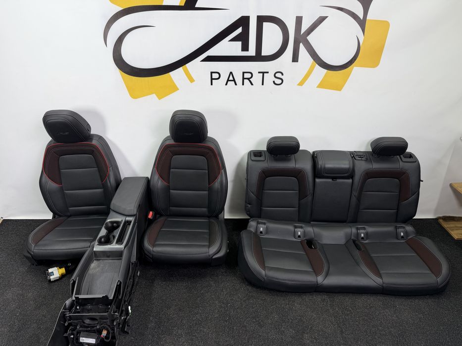 Салон RS Комплект сидений с дверными картами на Chevrolet Equinox EV