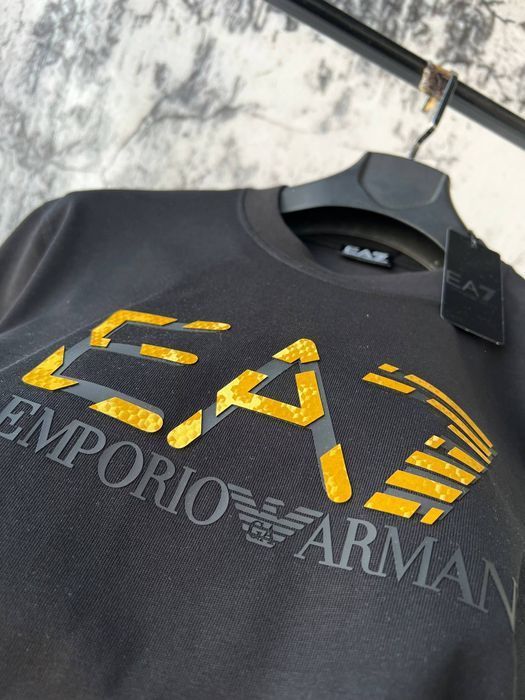 Чоловіча Мужская футболка Armani EA7 розмір S-XXL