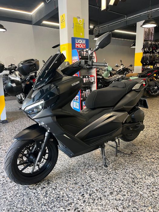 Keeway Vieste 125 de 2021 KEY LESS RIDE Uma Scooter pratica e economica