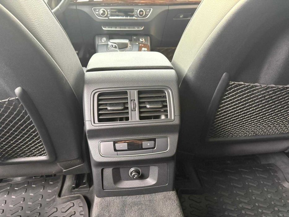 AUDI Q5  premium 45TFSI