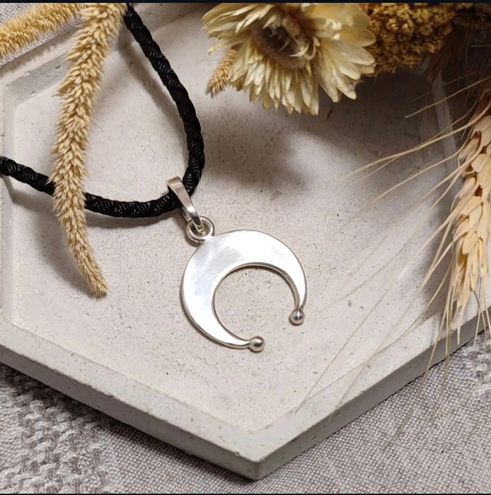 Срібний кулон "Лунниця"