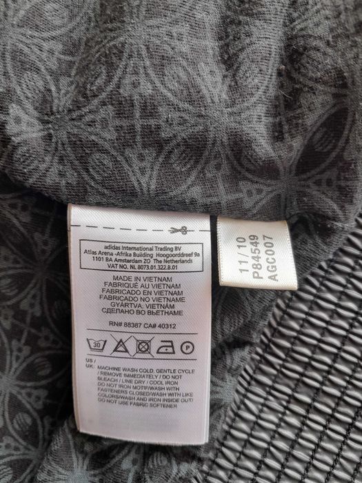 Adidas Вітровка чорна з капюшоном жіноча casual