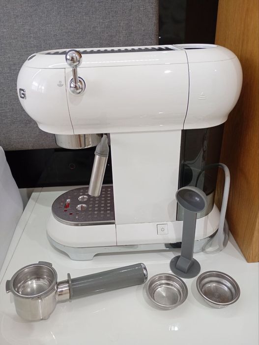 Ekspres kolbowy SMEG ECF01