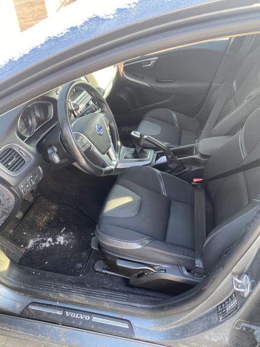 Volvo v40 хетчбек