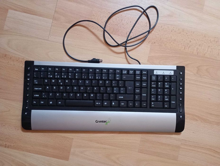 Teclado Grimtec com ligação PS2