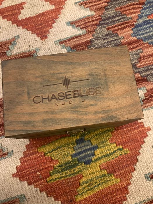 Chase Bliss Tonal Recall, Analog Delay (com caixa de madeira]