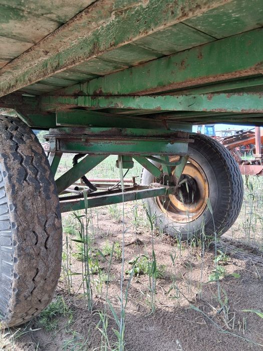 Przyczepa na krańcu Wywrot dwie strony hamulce