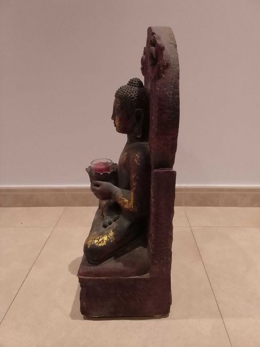 Estátua Detalhada de Buda com Vela em Resina Acrílica