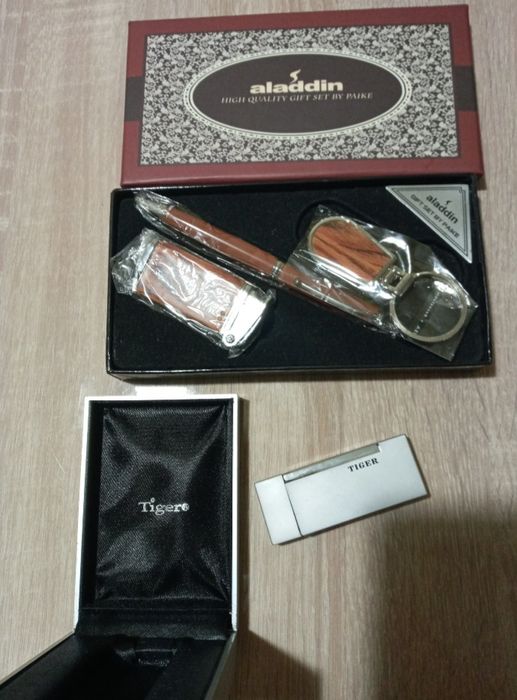 Продам подарунковий набір і краватки.